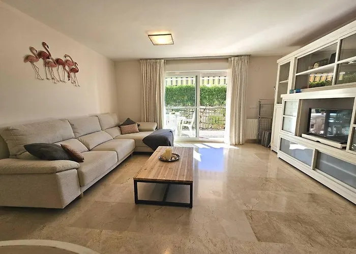 Pass The Keys Nice And Bright Apartment