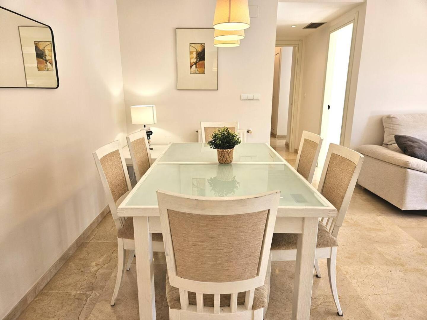 Pass The Keys And Bright Apartment